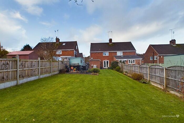 3 Bedroom Semi-Detached House For Sale In Leawood Road, Midway, DE11