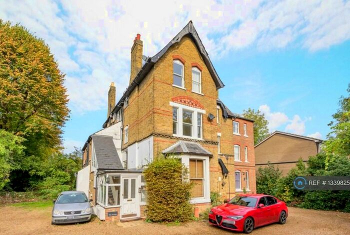 2 Bedroom Flat To Rent In The Avenue, Worcester Park, KT4