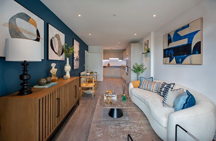 1 Bedroom Flat For Sale In Bloomsbury Avenue, London, N14