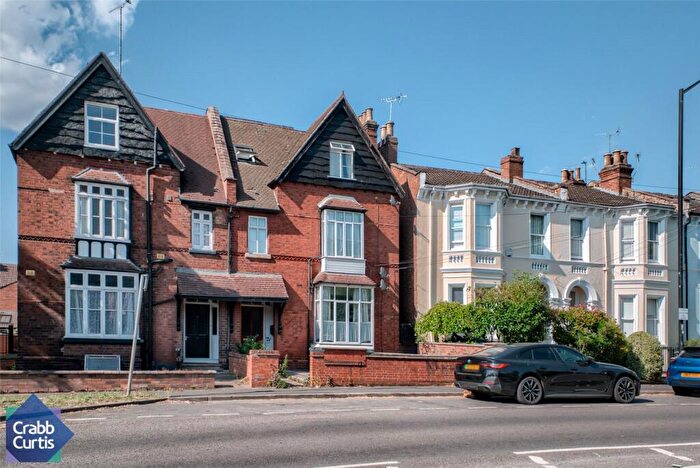 4 Bedroom Semi Detached House For Sale In Avenue Road, Leamington Spa, Warwickshire, CV31