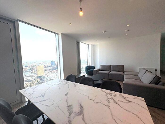 2 Bedroom Flat To Rent In Bankside Boulevard, Salford, Greater Manchester, M3