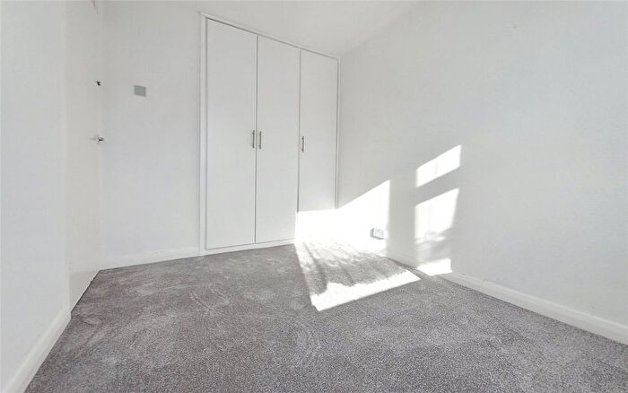 3 Bedroom Flat To Rent In Pinner View, Harrow, Greater London, HA1
