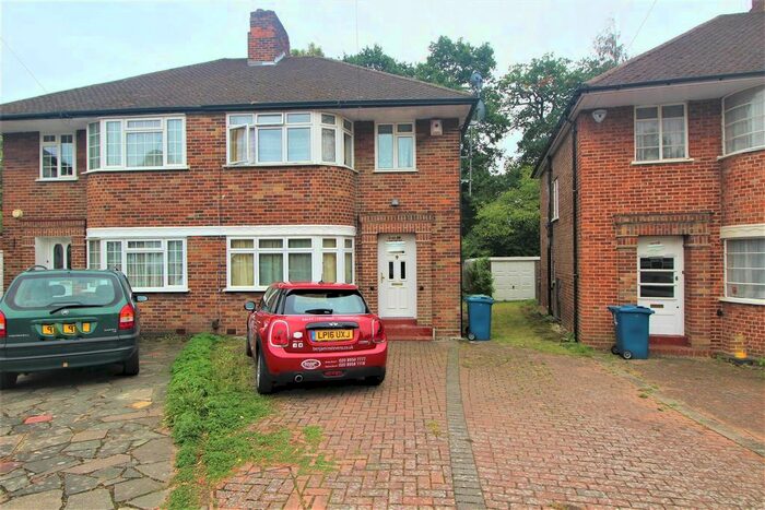 3 Bedroom Property To Rent In Peters Close, Stanmore, HA7