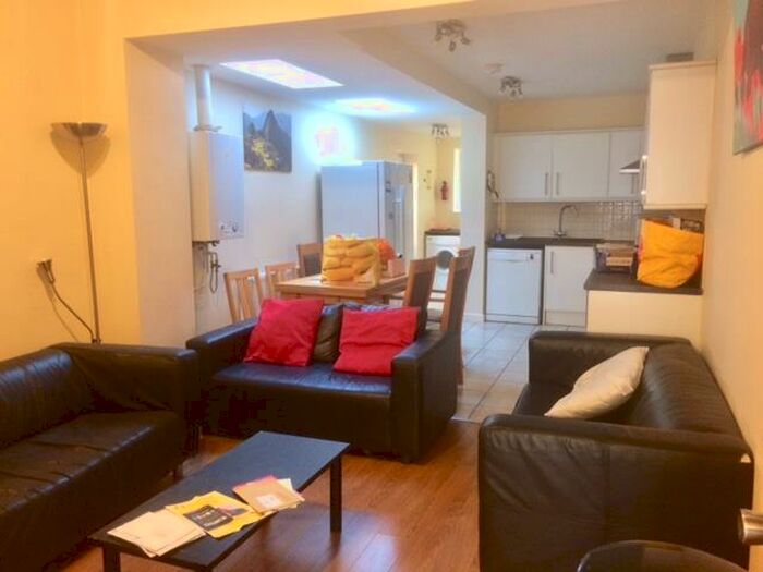 6 Bedroom Terraced House To Rent In Dawlish Road, Selly Oak, Birmingham, B29