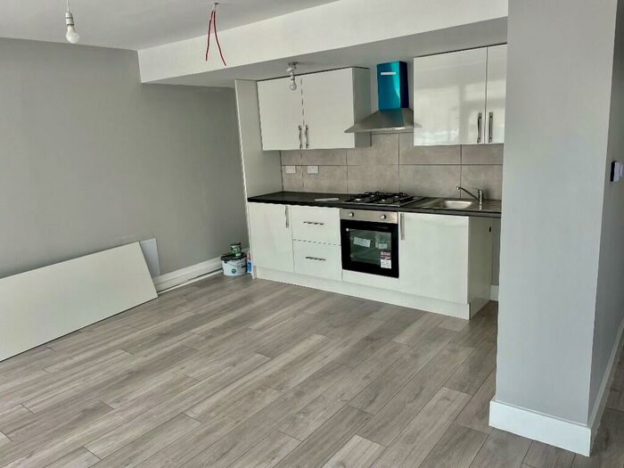 1 Bedroom Flat To Rent In London Road, Southend-On-Sea, Essex, SS1