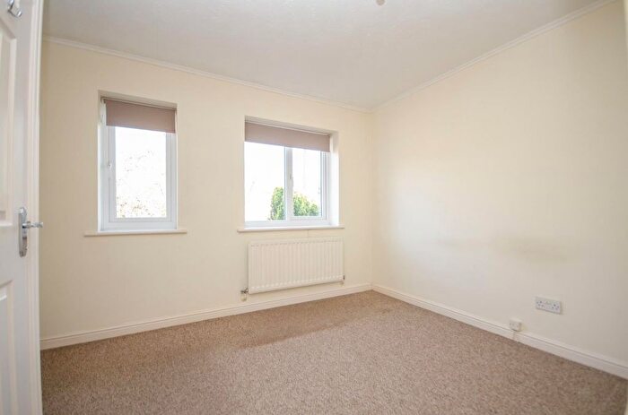 2 Bedroom Semi-Detached House For Sale In Unwin Close, Southampton, SO19