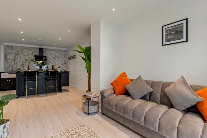 1 Bedroom Flat To Rent In Sandgate Road, Folkestone, CT20