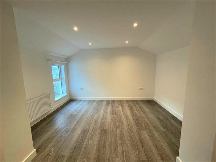 2 Bedroom Flat To Rent In Bensham Manor Road, Thornton Heath, CR7