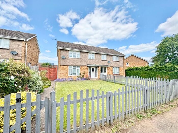 3 Bedroom Semi-Detached House For Sale In Blenheim Close, Louth, LN11