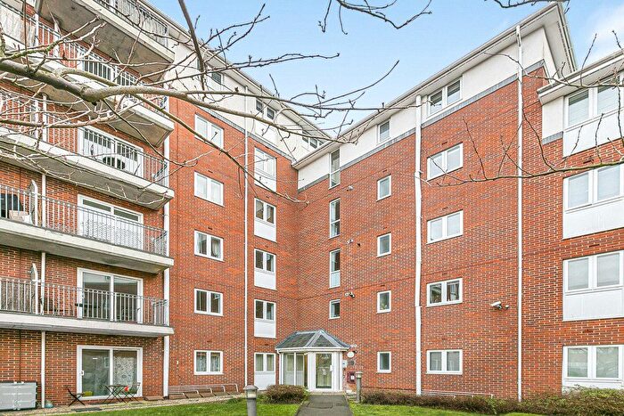 2 Bedroom Flat To Rent In Blytheswood Place, London, SW16