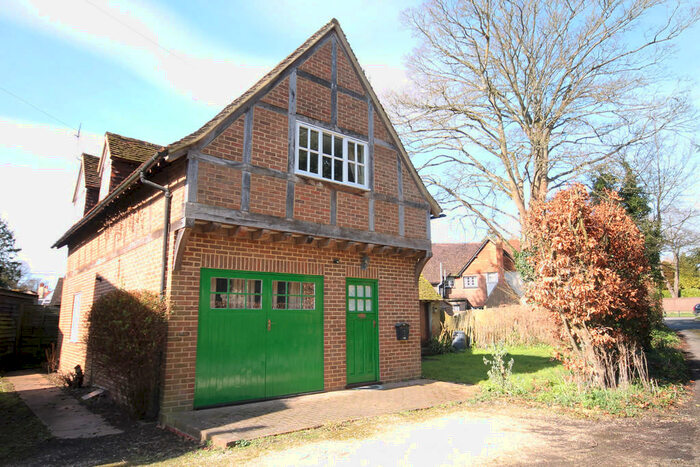 2 Bedroom Detached House To Rent In Buckland, RH3