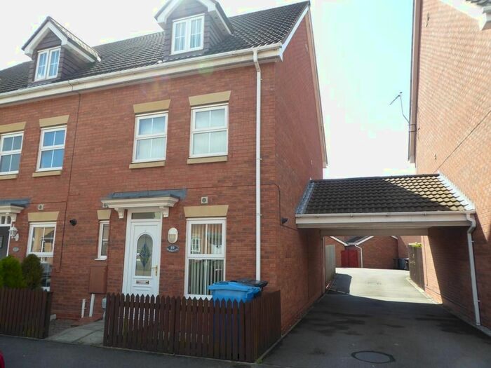 3 Bedroom Town House To Rent In Woodheys Park, Kingswood, Hull, HU7