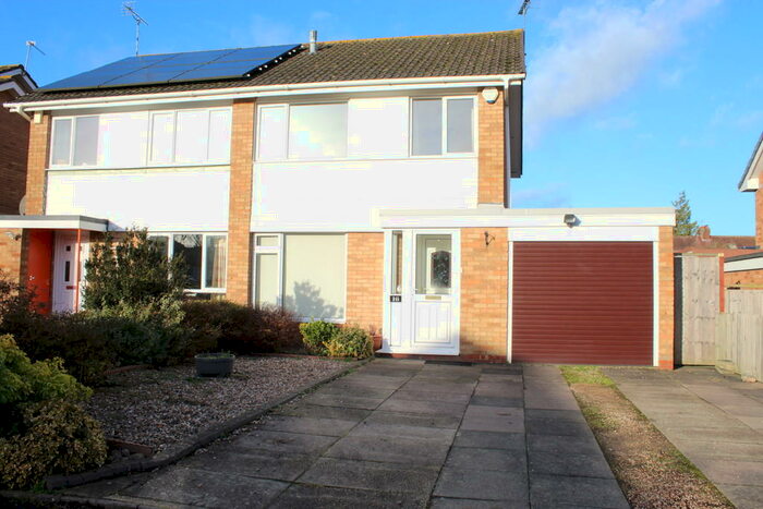 3 Bedroom Semi-Detached House To Rent In Ullenhall Road, Knowle, B93