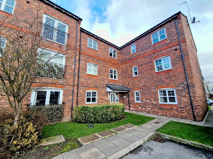 2 Bedroom Flat To Rent In Fernbeck Close, Farnworth, Bolton, BL4