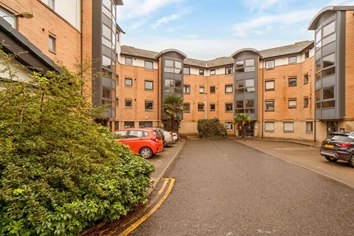 3 Bedroom Flat For Sale In / Rennie's Isle, Edinburgh, EH6