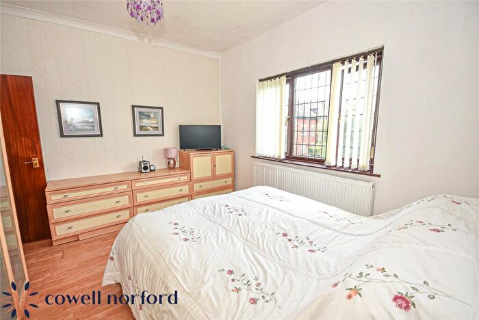 3 Bedroom End Of Terrace House For Sale In Hollin Lane, Bamford, Rochdale, OL11