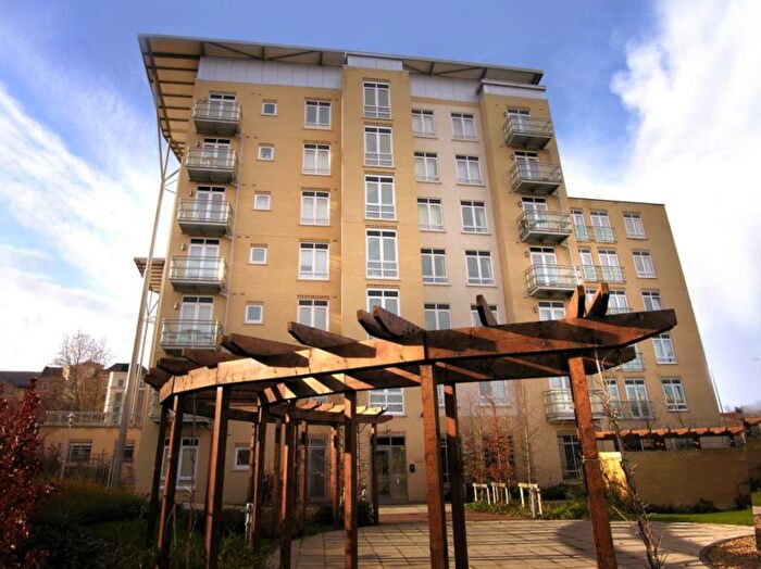 2 Bedroom Apartment To Rent In Kenavon Drive, Reading, RG1