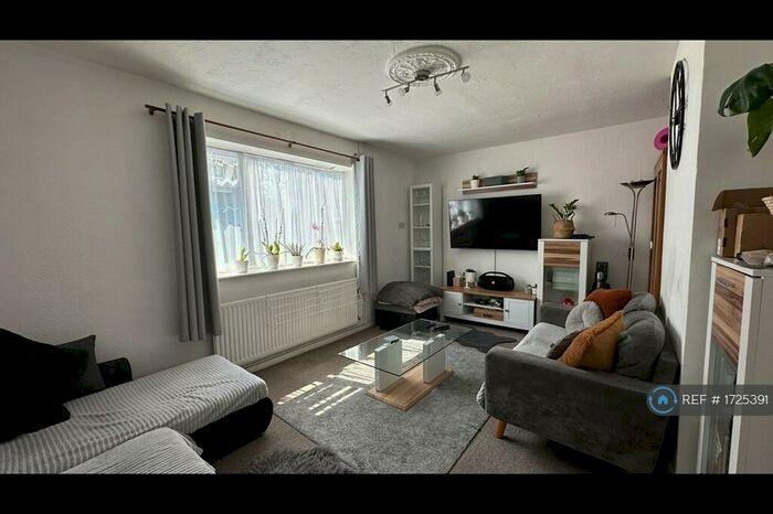 3 Bedroom Semi-Detached House To Rent In Alan Moss Road, Loughborough, LE11