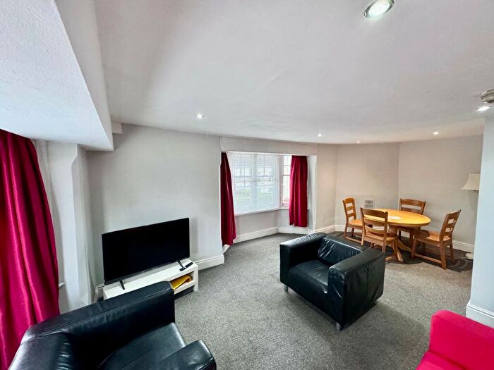 3 Bedroom Apartment To Rent In Forest Road East, Arboretum, NG7