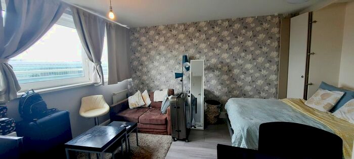 Studio To Rent In Queensdale Crescent, London, W11