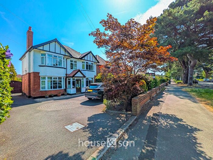 4 Bedroom Detached House For Sale In West Way, Bournemouth, BH9