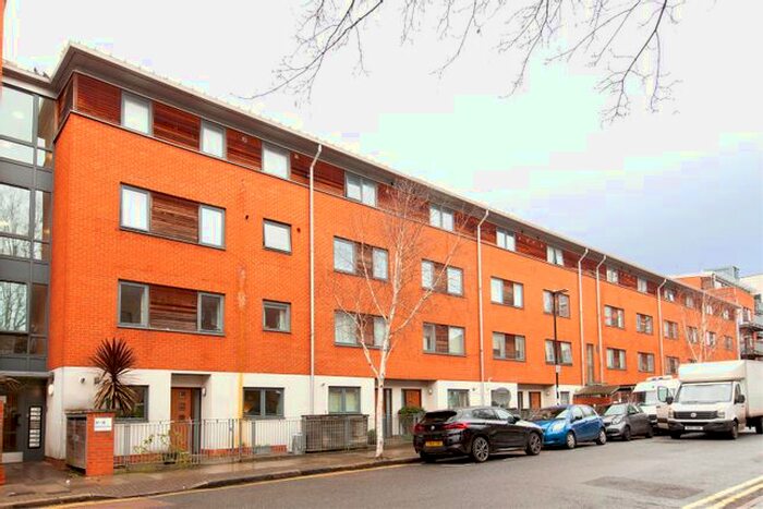 3 Bedroom Flat To Rent In Bemerton Street, Kings Cross, N1