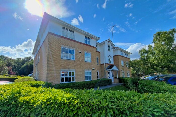 2 Bedroom Flat For Sale In Cody Close, Ash Vale, Surrey, GU12