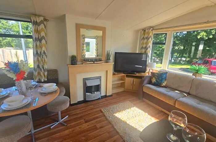 2 Bedroom Mobile/park Home For Sale In Bridgerule, Holsworthy, EX22