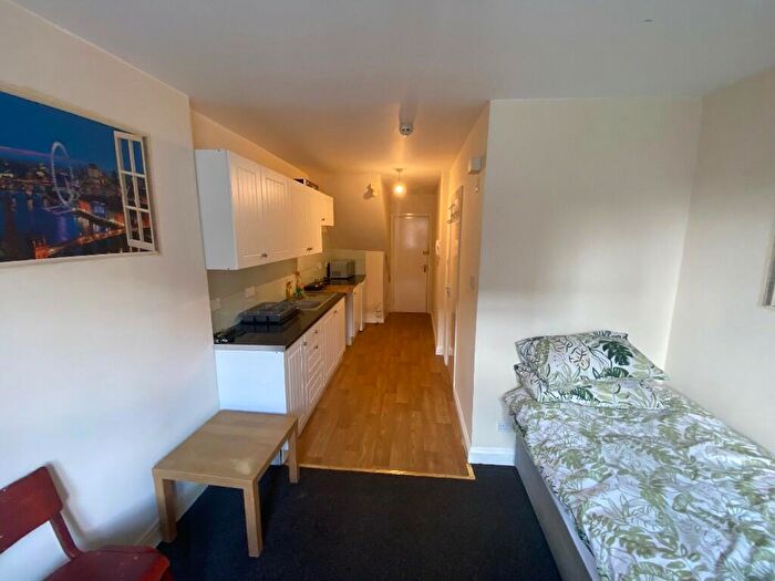 Studio To Rent In West End Lane, London, NW6