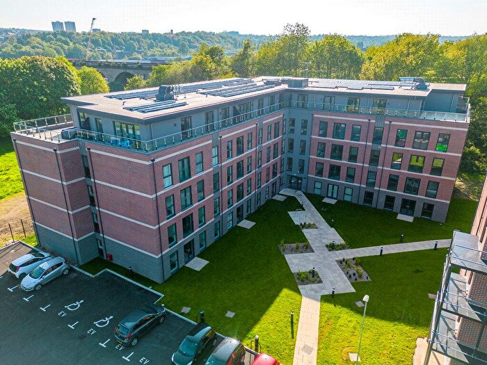 3 Bedroom Apartment For Sale In Willow Road, Leeds, LS4