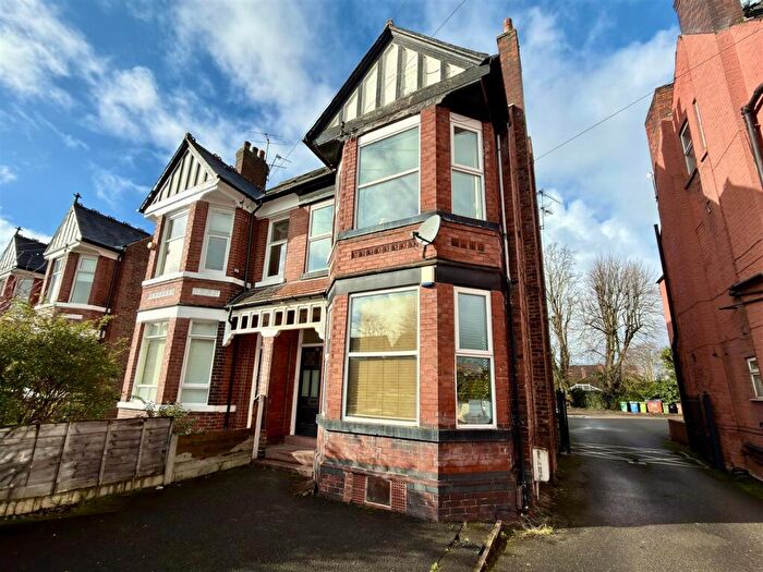 2 Bedroom Flat For Sale In Norwood Road, Stretford, M32