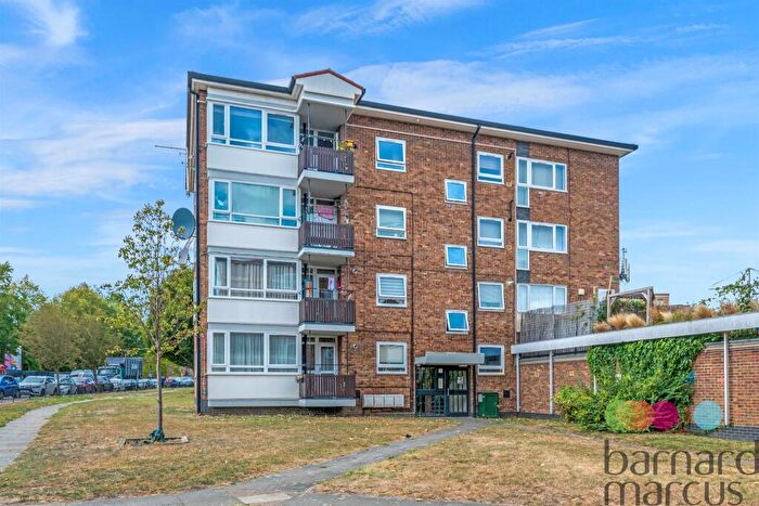 3 Bedroom Apartment For Sale In Bowes Road, London, N11