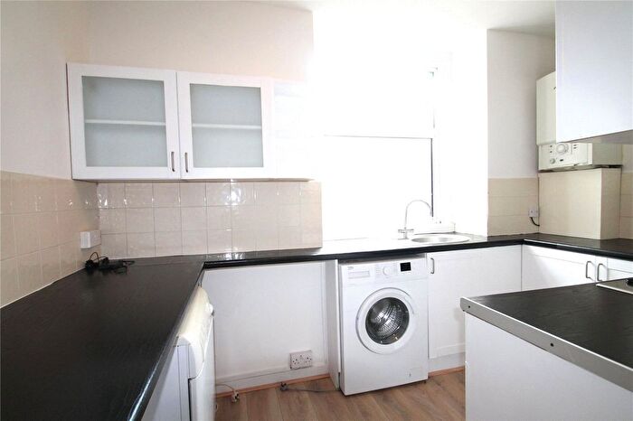 2 Bedroom Flat To Rent In Beaconsfield Road, London, N11