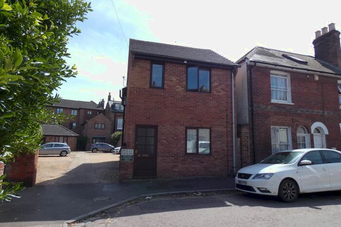 1 Bedroom Flat To Rent In Holly House, Harcourt Terrace, Salisbury SP2