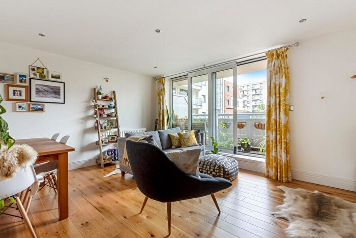 1 Bedroom Flat To Rent In Wards Wharf Approach, E16