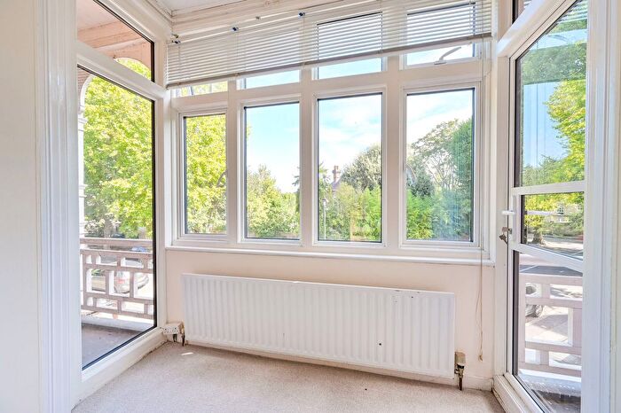 1 Bedroom Flat To Rent In Waldegrave Gardens, Twickenham, TW1