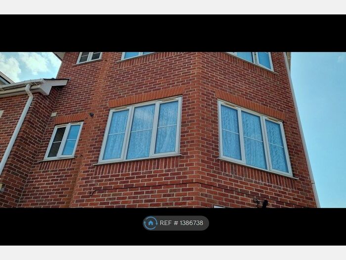 2 Bedroom Flat To Rent In Howard Court, Totton, SO40