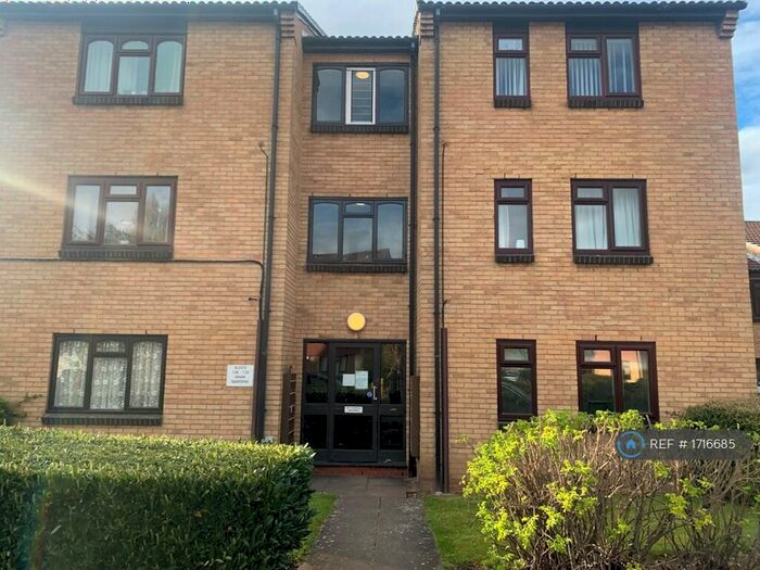 Studio To Rent In Swan Gardens, Birmingham, B23