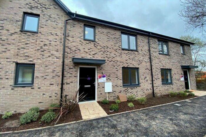 3 Bedroom Town House To Rent In Woodyard Avenue, Chesterfield, S41