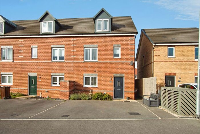 4 Bedroom End Of Terrace House For Sale In Little Wood Crescent, Wakefield, West Yorkshire, WF1