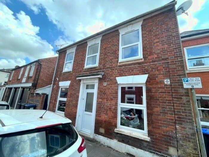 1 Bedroom Flat To Rent In North Street, Salisbury, SP2
