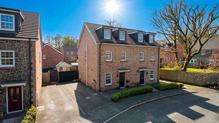 4 Bedroom Town House For Sale In Mansion Gardens, Penllergaer, Swansea, West Glamorgan, SA4