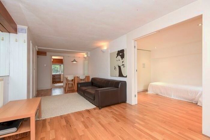 2 Bedroom Flat To Rent In Talbot Road, N6