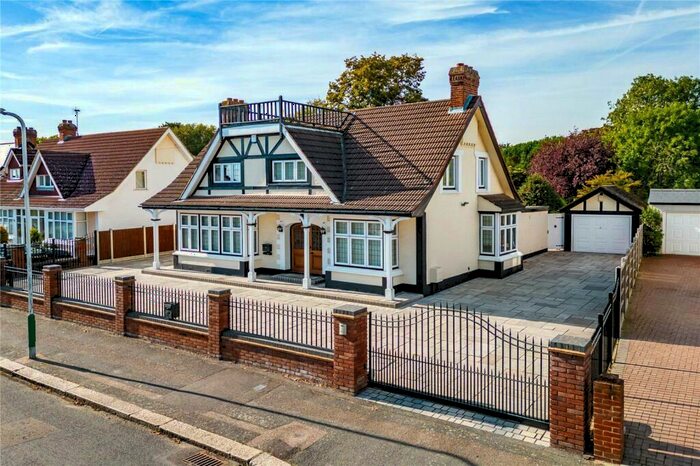 4 Bedroom House To Rent In Curtis Road, Hornchurch, RM11