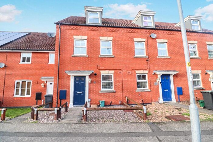 3 Bedroom Town House For Sale In Maye Dicks Road, Rushden, NN10