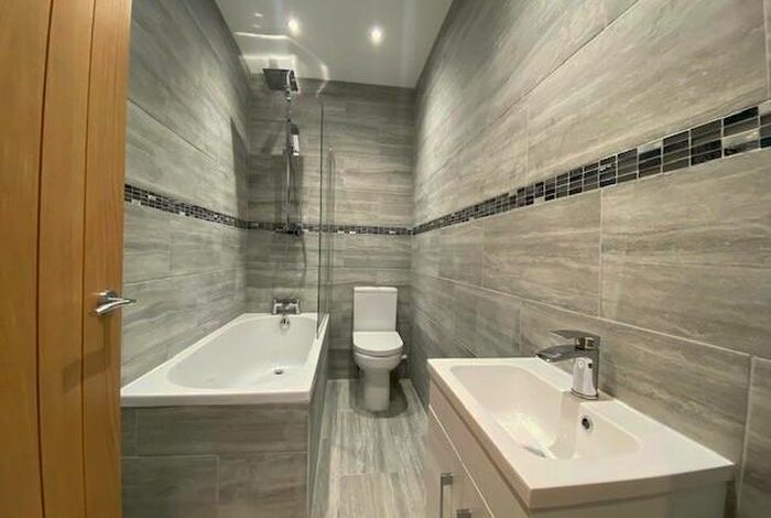 2 Bedroom Flat To Rent In Bradford Road, Shipley, BD18