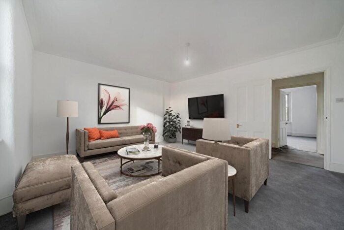 3 Bedroom Flat For Sale In Ellesmere Court, London, SE20