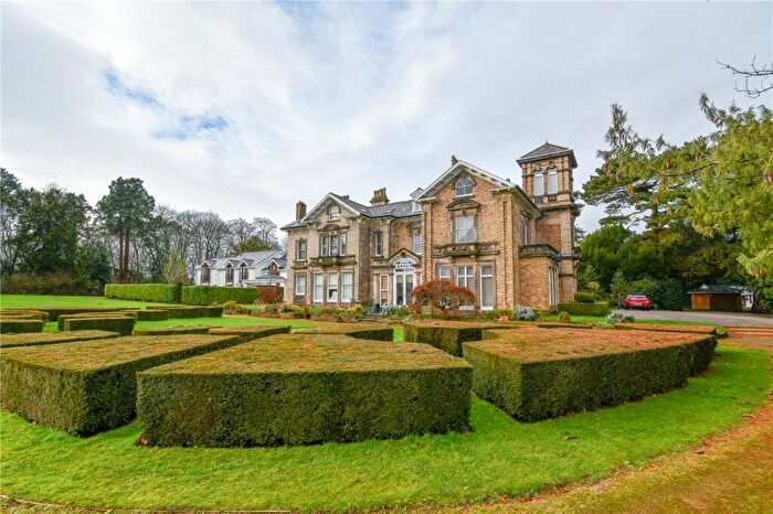 2 Bedroom Flat For Sale In Birkenhead Road, Willaston, Neston, CH64