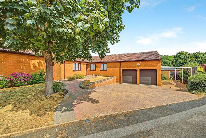 4 Bedroom Detached Bungalow For Sale In Berrydale, Northampton, NN3