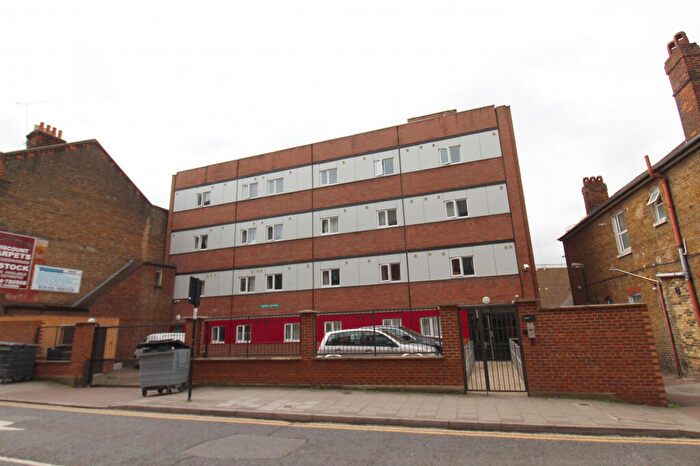 Studio To Rent In Highstreet, Chatham, Kent, ME4